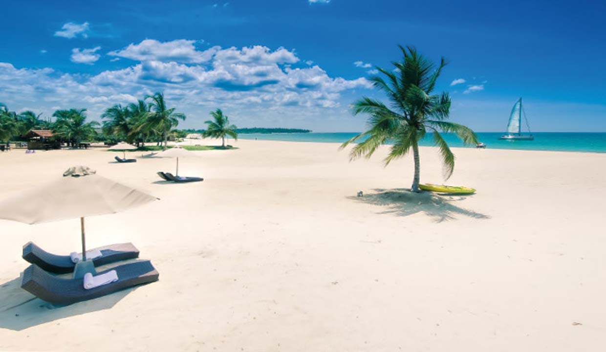 UgaBay Beach MiddayTOP